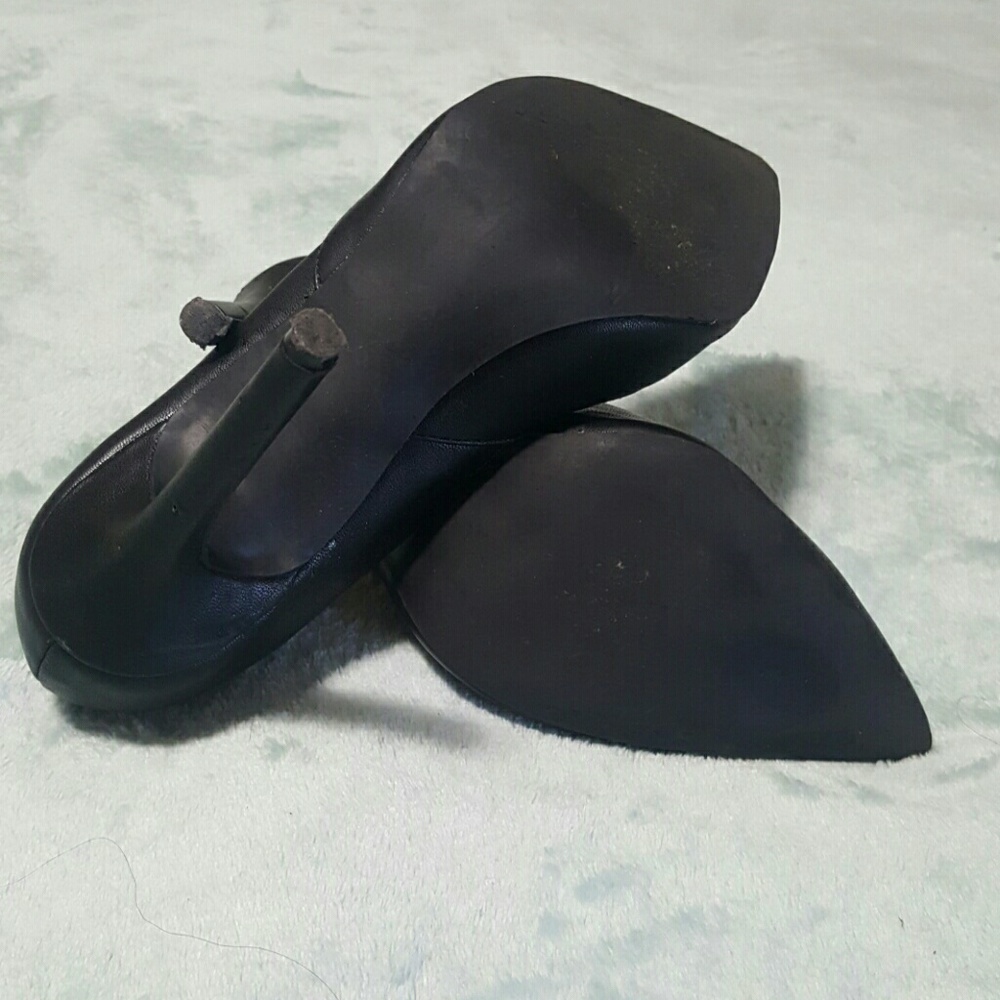 Heels - Picture 3 of 3